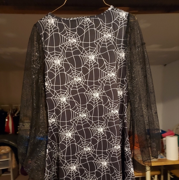 Spider dress black with batwing lace sleeves - Picture 4 of 5